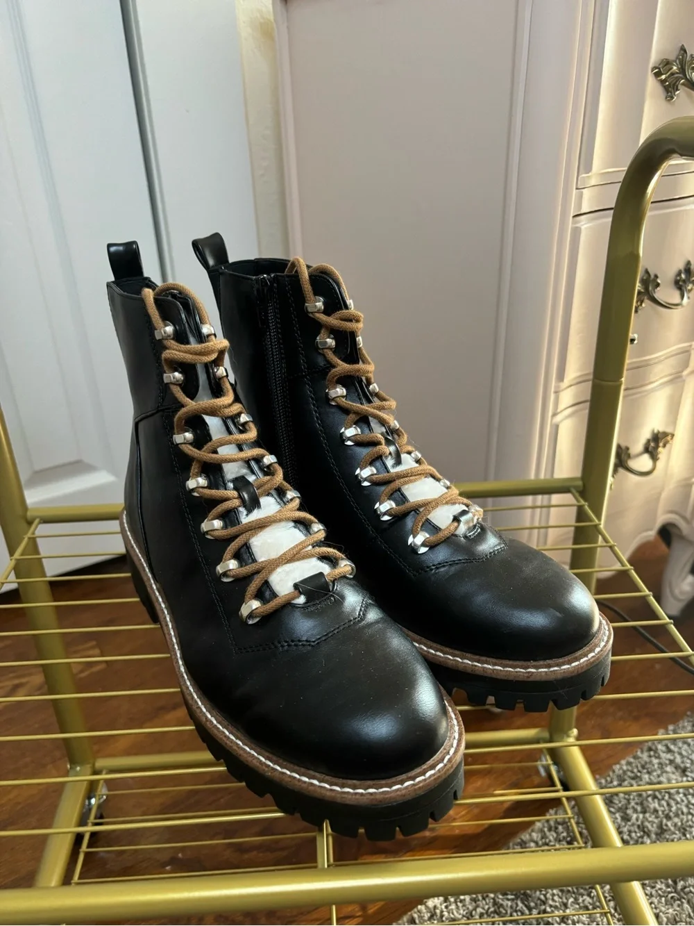 a new day Leighton Hiking Winter Lace-Up Boots Size 9 Like New